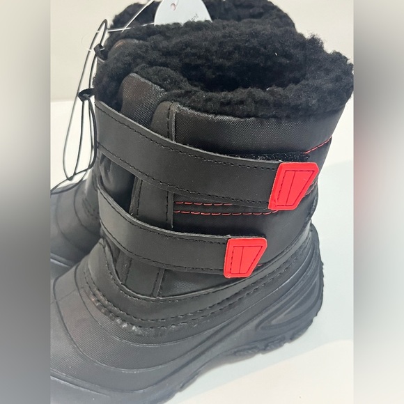 Wonder Nation Kids Black and Red Boys Warm Winter Velcro Boots Size 8 - Picture 3 of 9